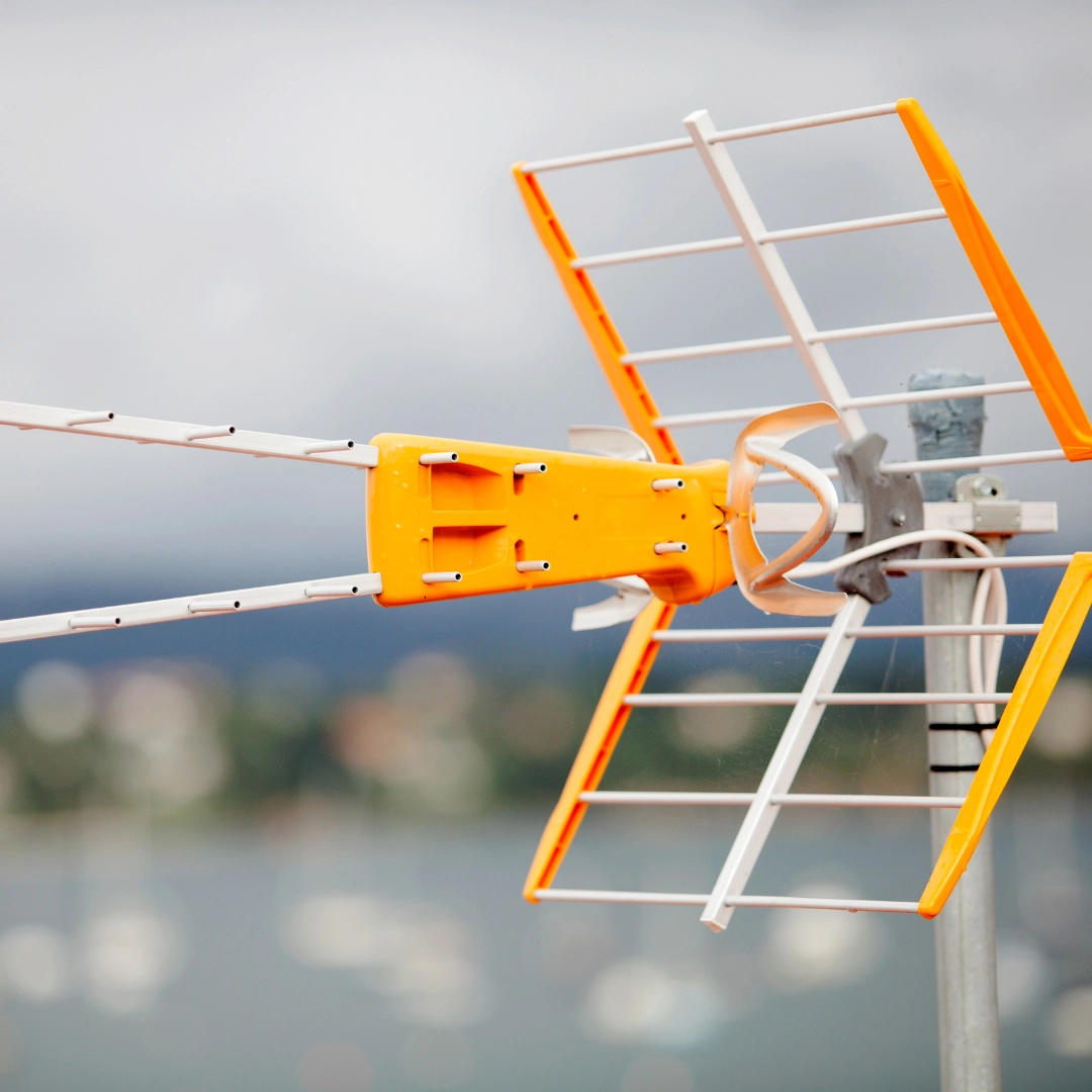 نصب آنتن در شرق تهران